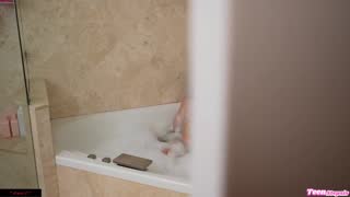 [OnlyFans] Alana Rose Stepsister Caught Stepbro Watching Her Shower (2026)[720p][xFans]